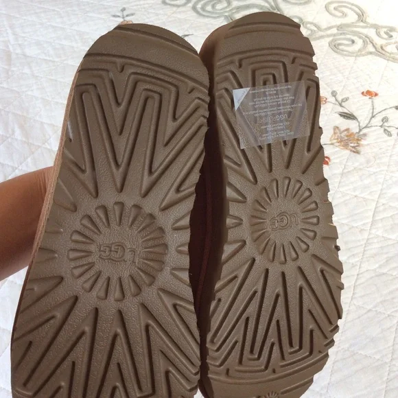 UGG TASMAN Shoes - Picture 4 of 5